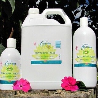 Made from the same simple coconut surfactant as Simple Wash, with the addition of old fashioned ingredients like washing soda and borax makes Kitchen Hand powerful enough to cut grease and clean the toughest pots and pans. Replaces toxic detergents and does a great job in the kitchen. Contains pure essential oils of lime and spearmint for a fresh fragrance.